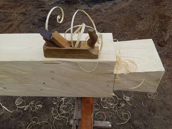 Skanzen Chanovice, 2015- nahrazení poškozených částí dřevěných konstrukcí novými, za použití dobových nástrojů a technik