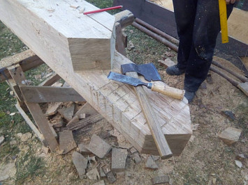 Skanzen Chanovice, 2015- nahrazení poškozených částí dřevěných konstrukcí novými, za použití dobových nástrojů a technik