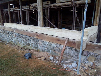 Skanzen Chanovice, 2015- nahrazení poškozených částí dřevěných konstrukcí novými, za použití dobových nástrojů a technik