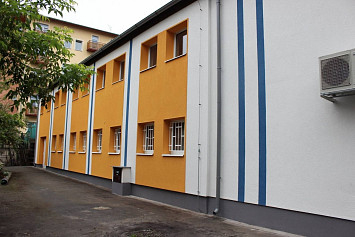 Divadlo Alfa – dílny, Plzeň, 2014- rekonstrukce vnitřních prostor, zateplení fasády a plochých střech, odborná likvidace azbestu