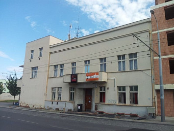 Husova 58, Plzeň, 2012- oprava historické fasády Adolfa Loose za použití restaurátorských technik