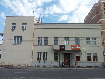 Husova 58, Plzeň, 2012- oprava historické fasády Adolfa Loose za použití restaurátorských technik