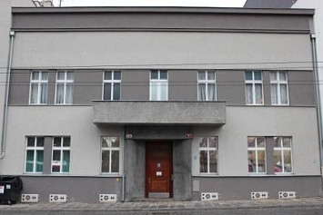 Husova 58, Plzeň, 2012- oprava historické fasády Adolfa Loose za použití restaurátorských technik