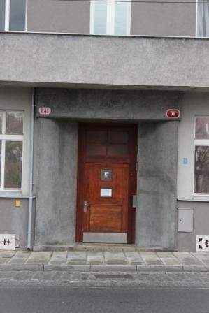 Husova 58, Plzeň, 2012- oprava historické fasády Adolfa Loose za použití restaurátorských technik