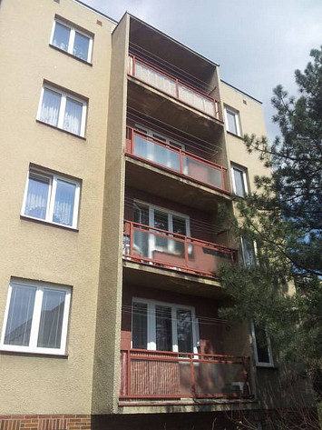 Pod Vrchem 45,47, Plzeň, 2012- hydroizolace balkonů, nová dlažba, zábradlí a nátěr
