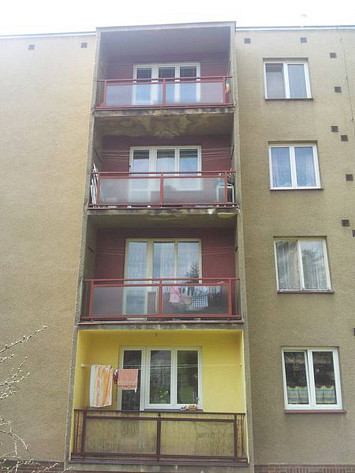 Pod Vrchem 45,47, Plzeň, 2012- hydroizolace balkonů, nová dlažba, zábradlí a nátěr
