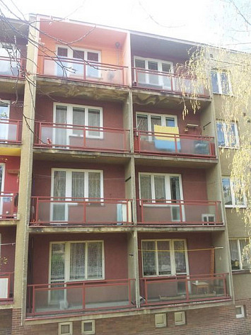 Pod Vrchem 45,47, Plzeň, 2012- hydroizolace balkonů, nová dlažba, zábradlí a nátěr
