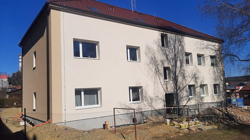 Zateplení a vestavba dvou podkrovních bytových jednotek. Holoubkov, 2021/2022