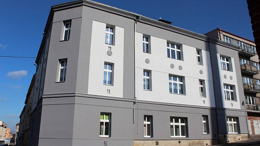 ZATEPLENÍ FASÁDY A VÝMĚNA OKEN BYTOVÉHO DOMU